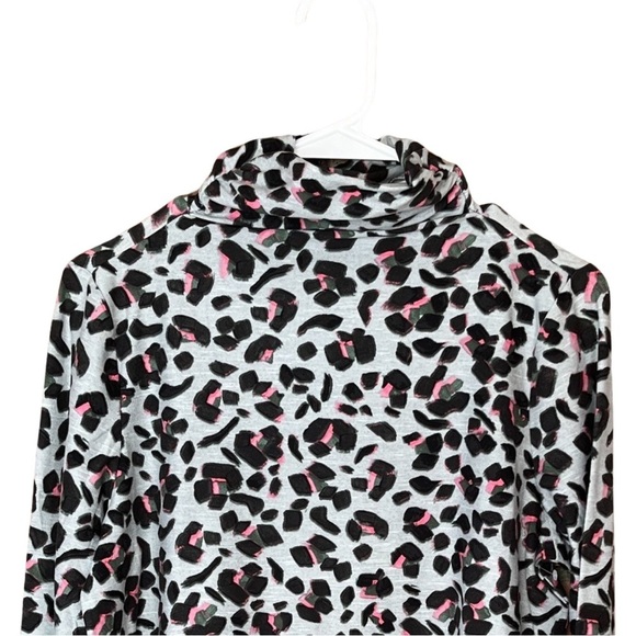 New NIC + ZOE Cheetah Pop Top size M Grey Multi-Color Fitted Ruched Cuffs - Picture 4 of 16